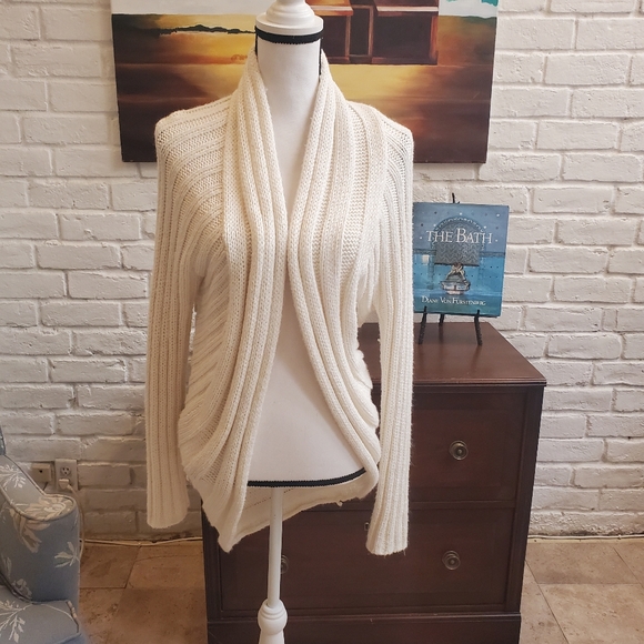 Romeo and Juliet Couture sweater - Picture 2 of 6